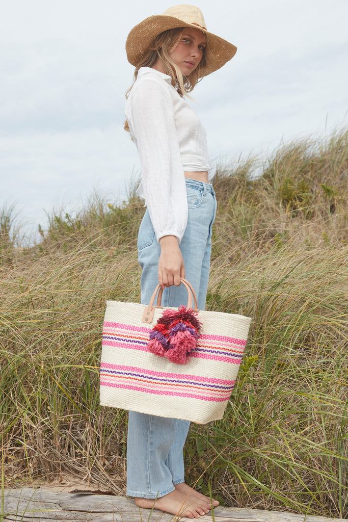 the pink clutch : Hat Holding Beach Tote