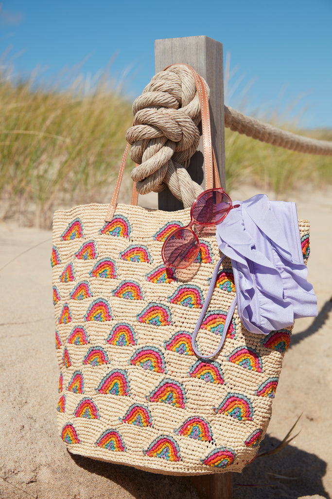 Iris tote with sunglasses hanging on a rope knot