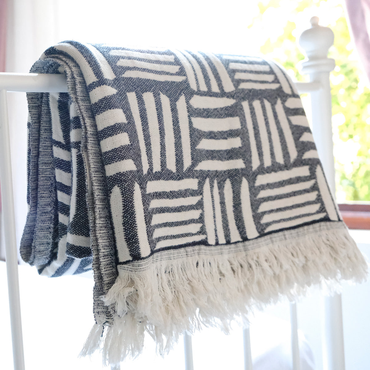 Loomist-Ani-Throw-Black-Square