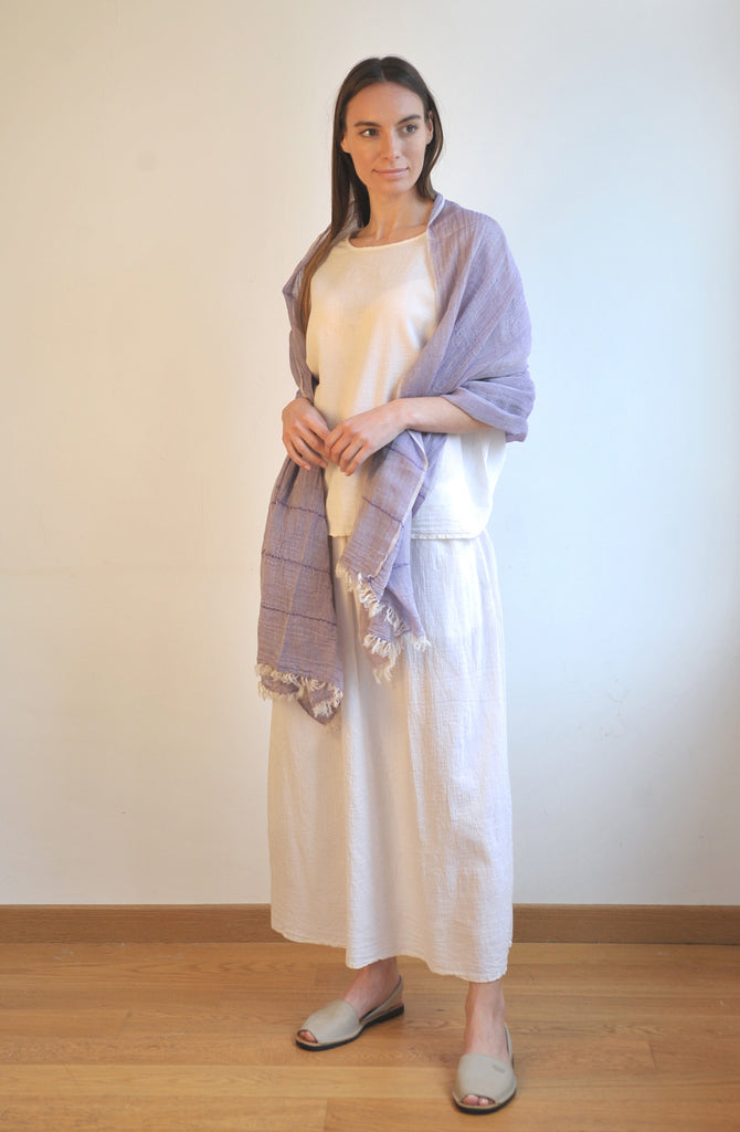 Model wearing handwoven Turkish cotton scarf in grey